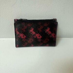 NWOT Coach Pebbled Leather Bifold card Holder with Horse and Carriage Print